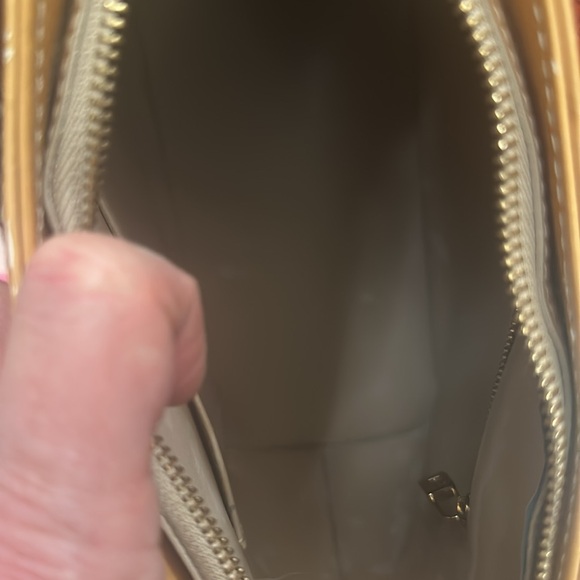 LV vernie shoulder bag very clean, beautiful bag no color transfer - Picture 5 of 5